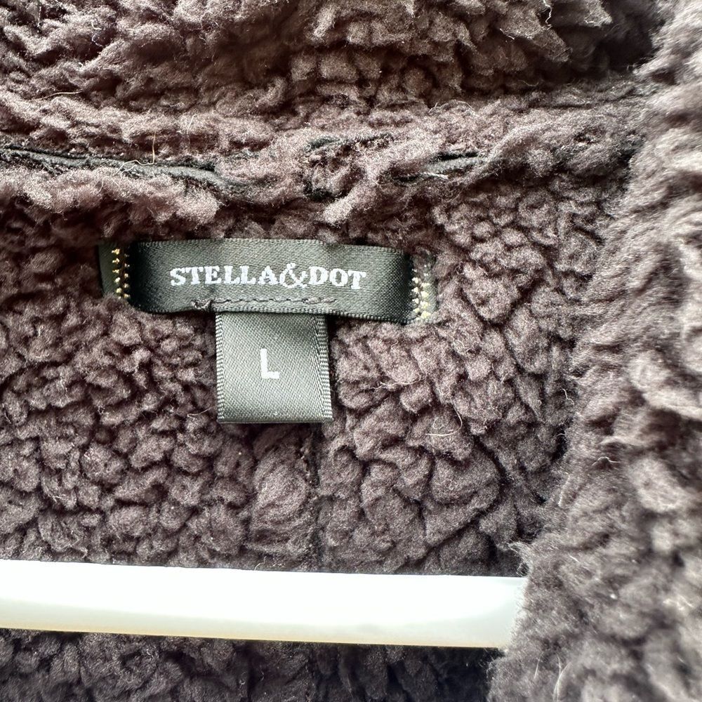 Willow & Clay Women's Black Shearling & Faux Suede Vest - Picture 4 of 6